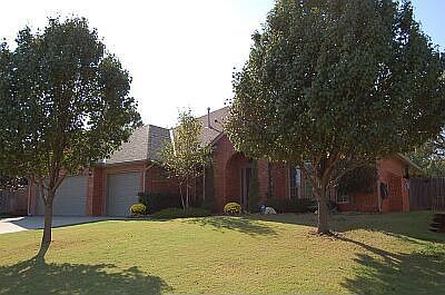 Inviting Home in SE Edmond