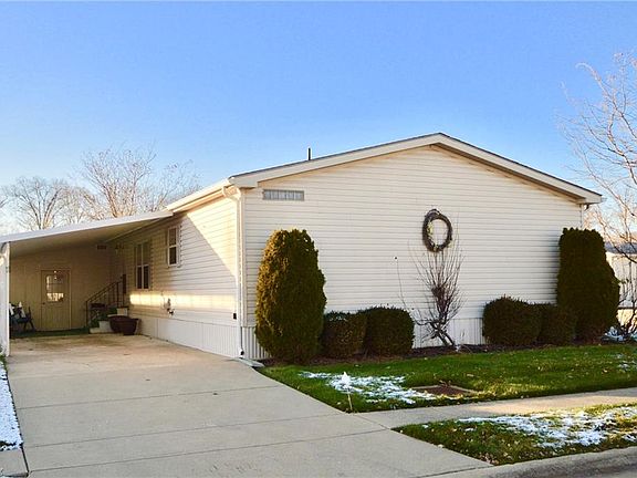 2nd image of 2 Emerald Ln #2