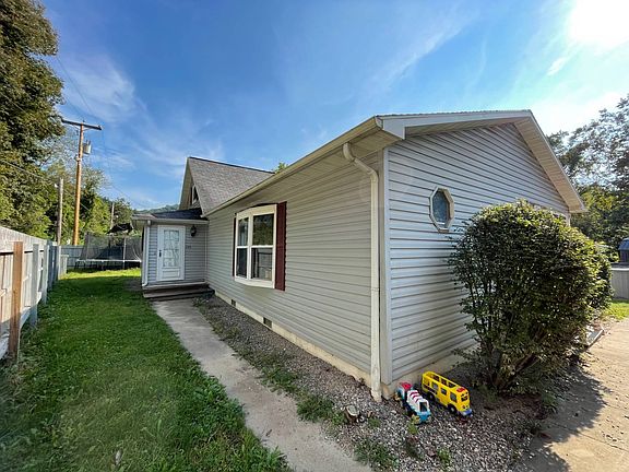 2nd image of 724 Campbells Creek Dr