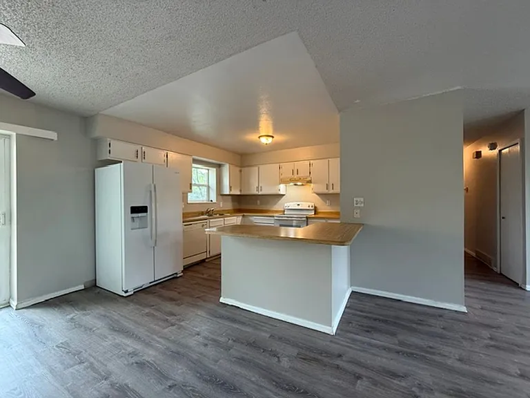 7140 Poteae Dr — Photo 6
