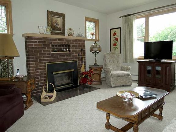 4th image of 305 E Lincoln Ave