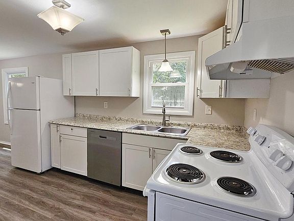 5th image of 3008 Martin Ave