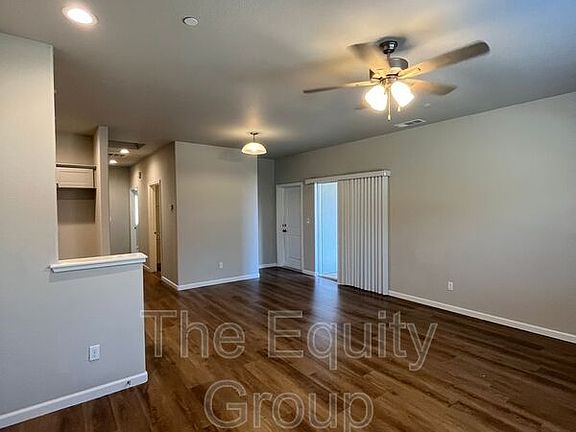 4th image of 510 S Summit St #102