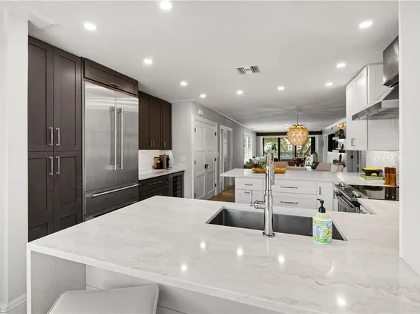 3135 Riviera DR #B205, NAPLES, FL 34103