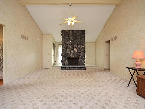 4th image of 223 Harvard Ave