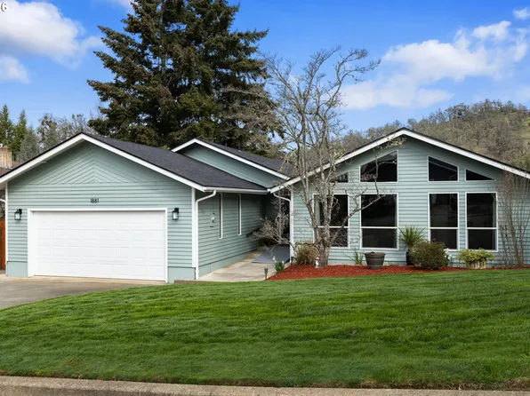 1881 NW Excello Dr, Roseburg, OR 97471