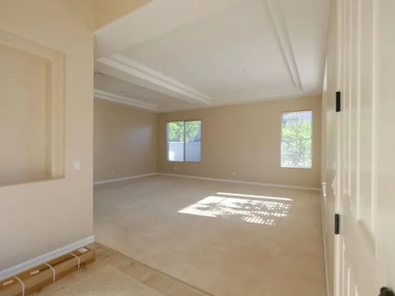 701 Loma Adria — Photo 4