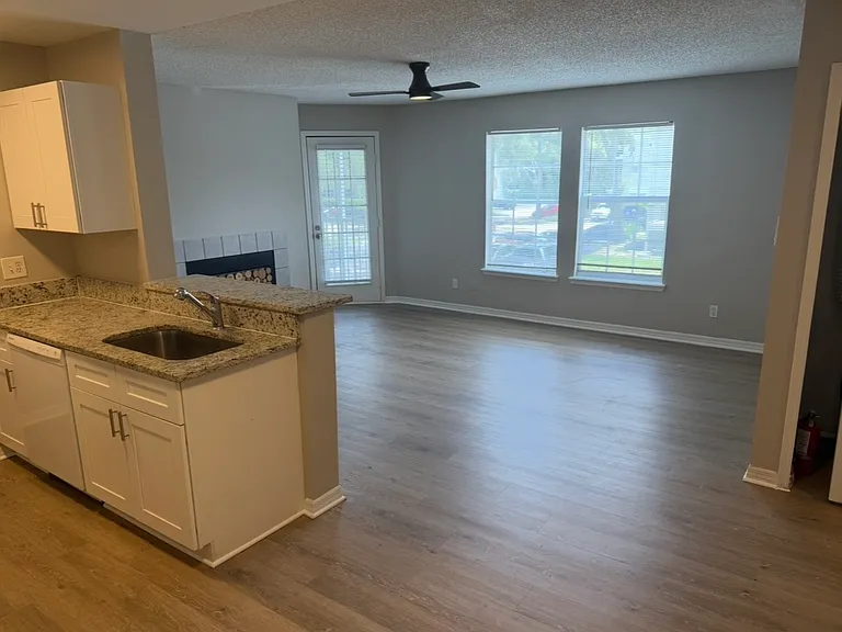 5986 Westgate Dr #202 — Photo 9