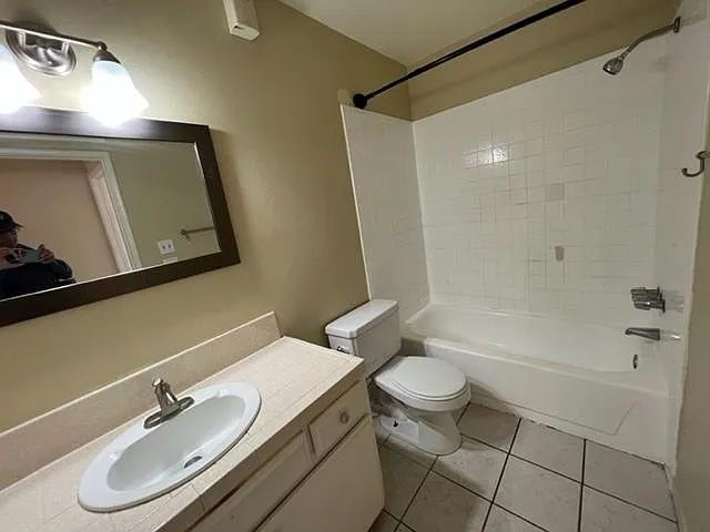 12526 Menlo Ave #C — Photo 9