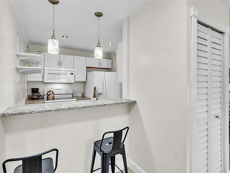900 Avenue Z SE #A3 — Photo 8