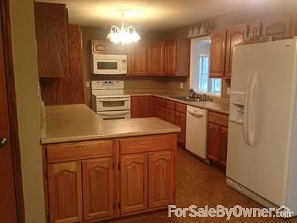 Main Kitchen : A view of the kitchen on the main floor