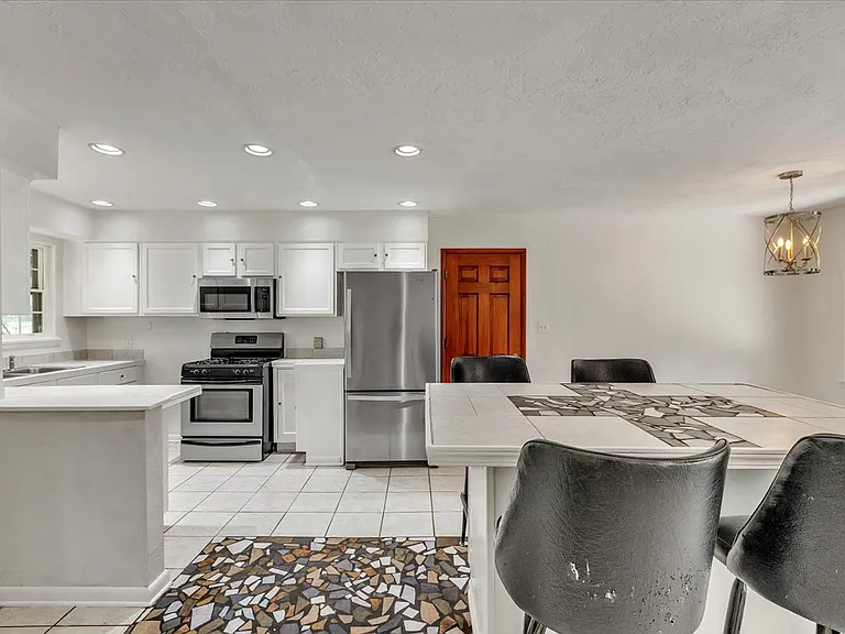 2037 NW 47th St — Photo 14
