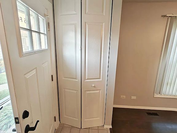 4th image of 355 Farmingdale Cir