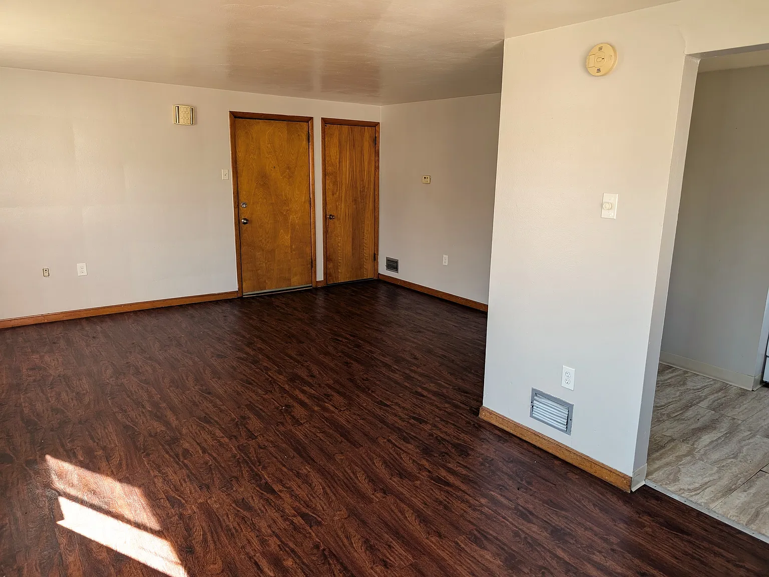 257 Ormsby Ave — Photo 2