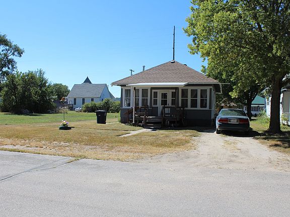 2nd image of 665 N Pine St