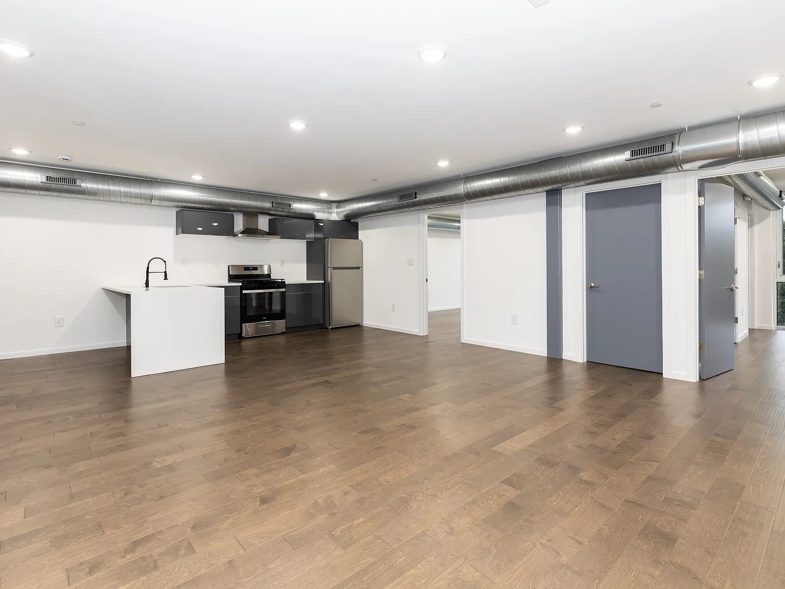 2 bed, 1200 sqft, $2,200 — Photo 2