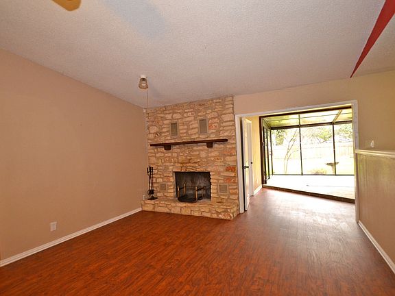 5th image of 2106 N Celia Dr