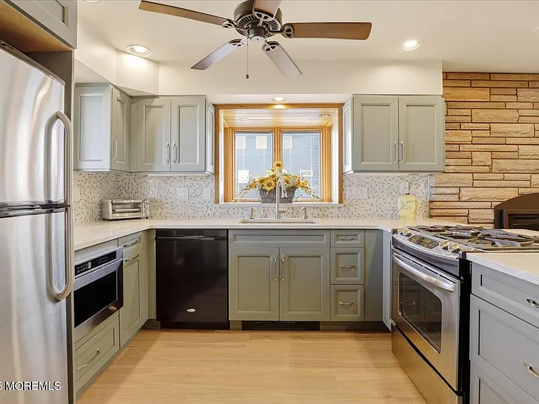 8 Ortley Ave — Photo 11