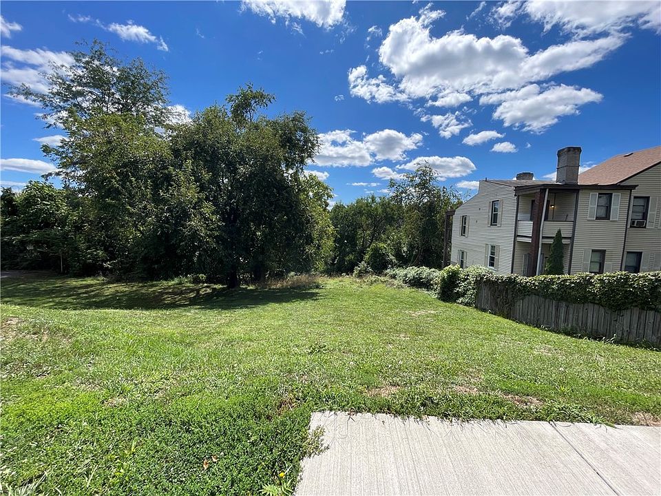 2nd image of 2806 Cobden St