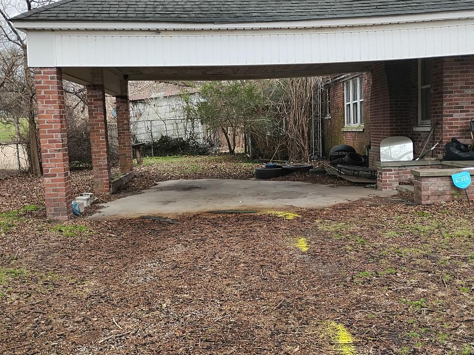 1st image of 301 S Broadway St