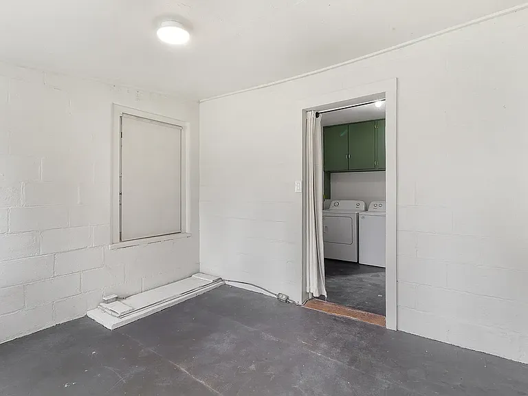 1136 S Adell Ave — Photo 19