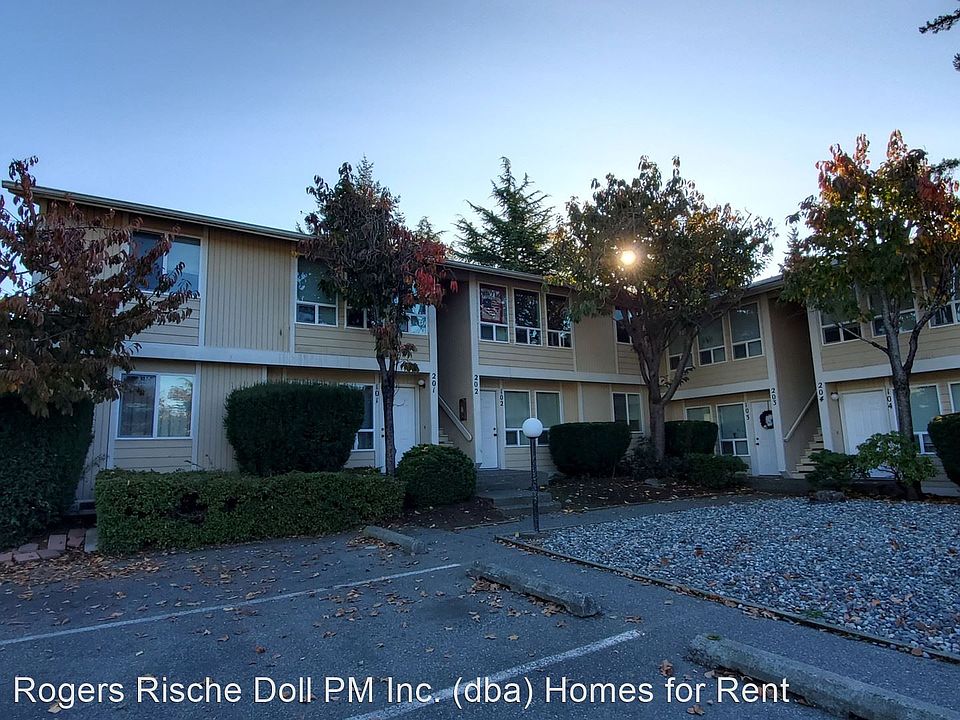 1st image of 390 NE Izett St #8660404