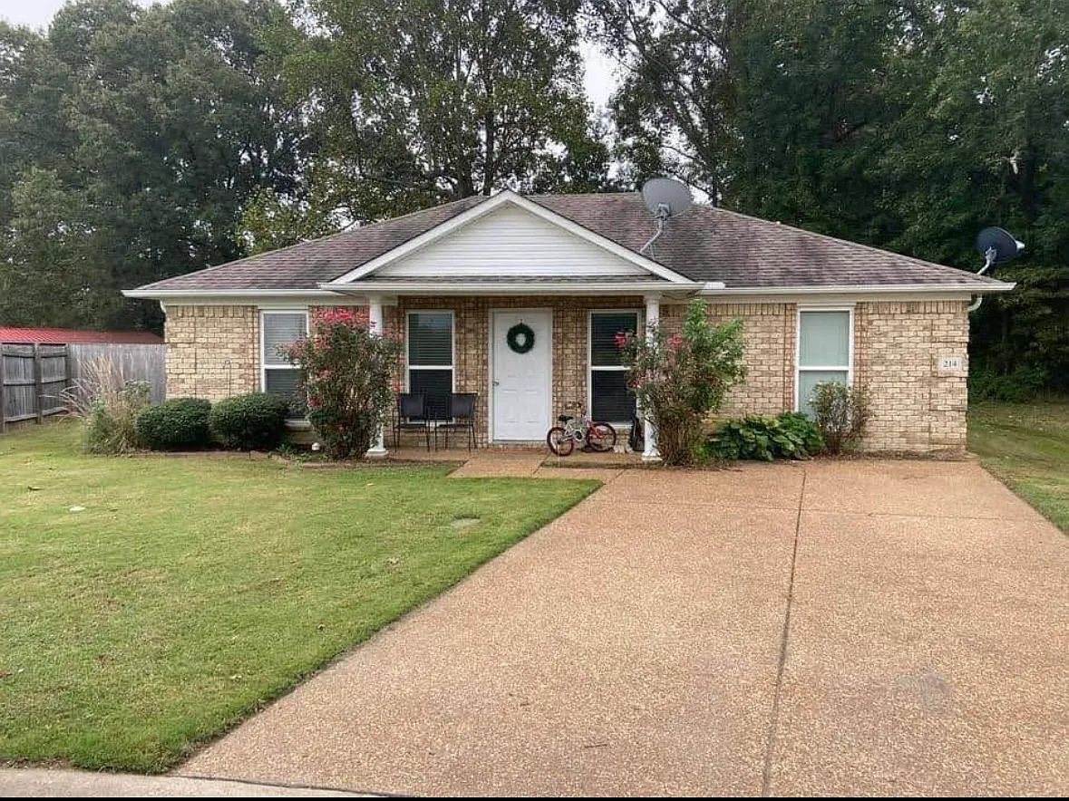 3 bed, 1120 sqft, $1,600 — Photo 1