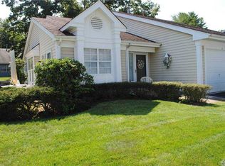 4 Huntington Ct, Ridge, NY 11961