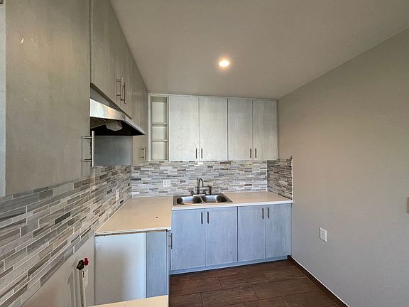 4th image of 947 N Wilmington Blvd #3