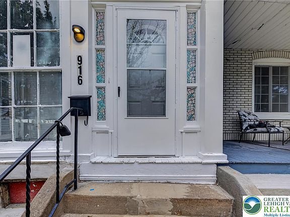 3rd image of 916 Center St