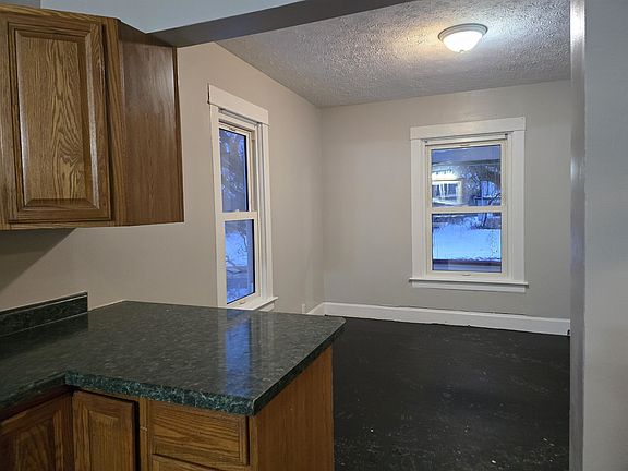3rd image of 1021 N Rockton Ave