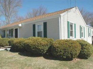 14 Gardenia Ln, Narragansett, RI 02882