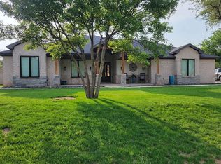 405 Lometa Dr, Plainview, TX 79072