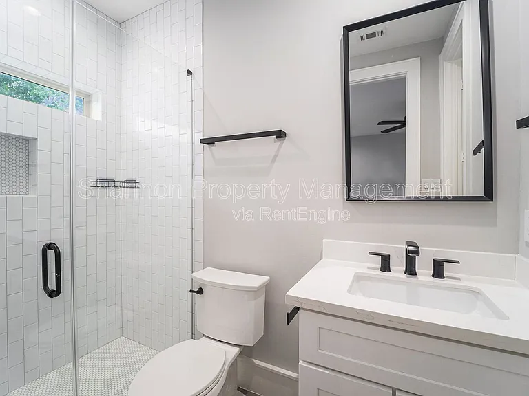 2221 Francis St — Photo 5