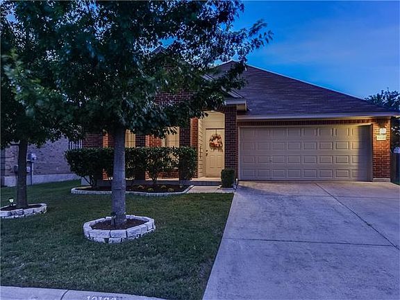 4th image of 19136 Leigh Ln