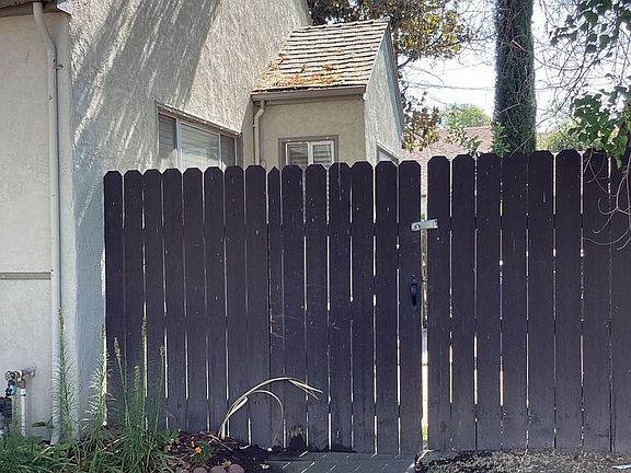 2nd image of 1921 23rd St