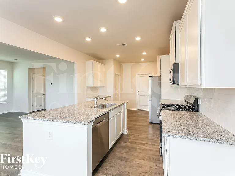 608 Goldburn Way — Photo 9