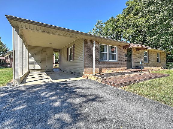 2nd image of 1528 Garden Dr