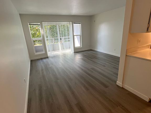 5th image of 351 Vuemont Pl NE APT 104
