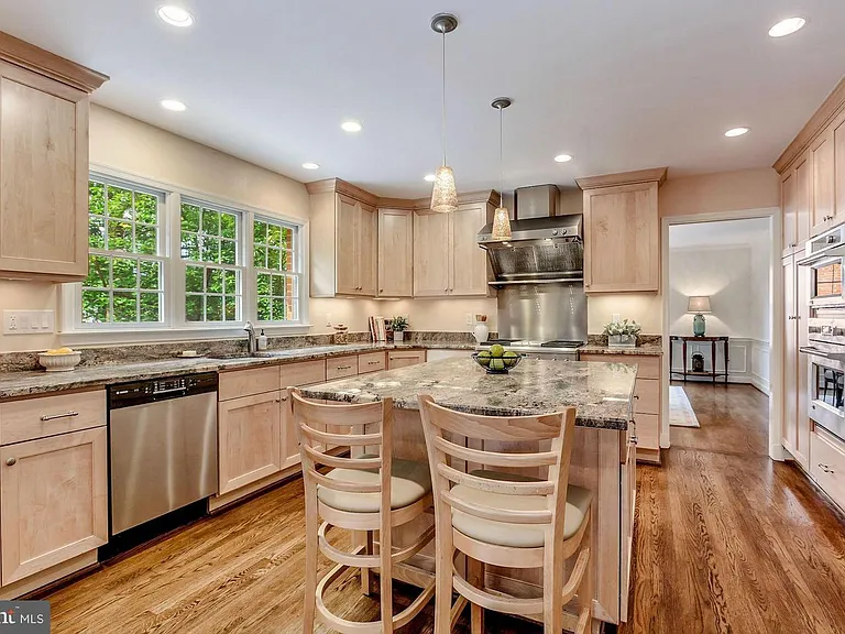 5106 Yuma St NW — Photo 7