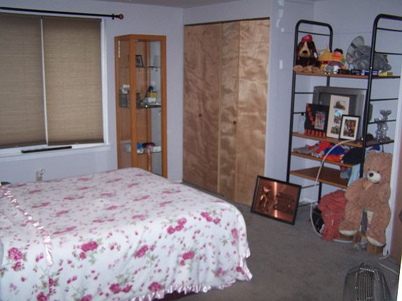5th image of 90 Glen Hollow Dr