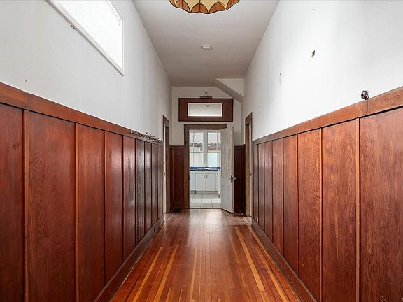 4th image of 55 Haliburton St