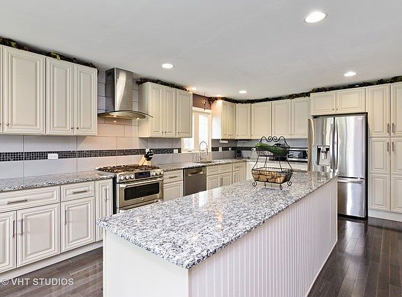 2nd image of 665 N Eagle Ln