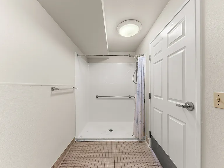 206 Flats — Photo 9