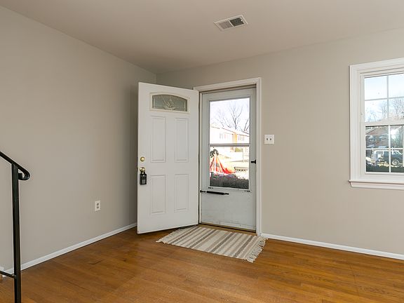 3rd image of 3457 Beale Ct