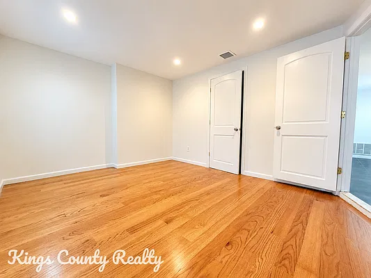 Bedroom, photo 2