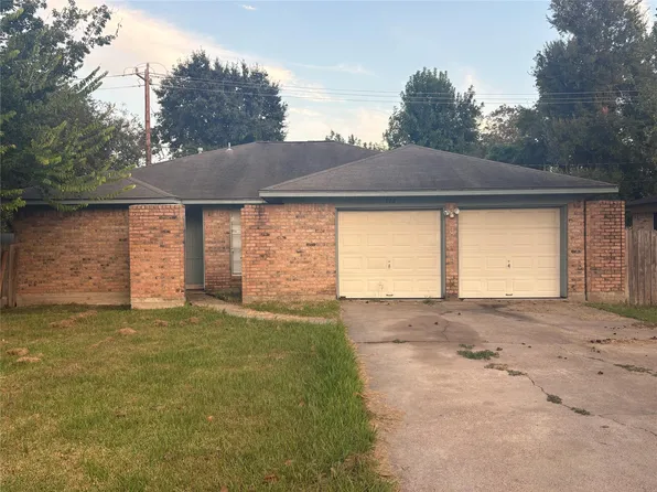 112 Birch St, Lake Jackson, TX 77566