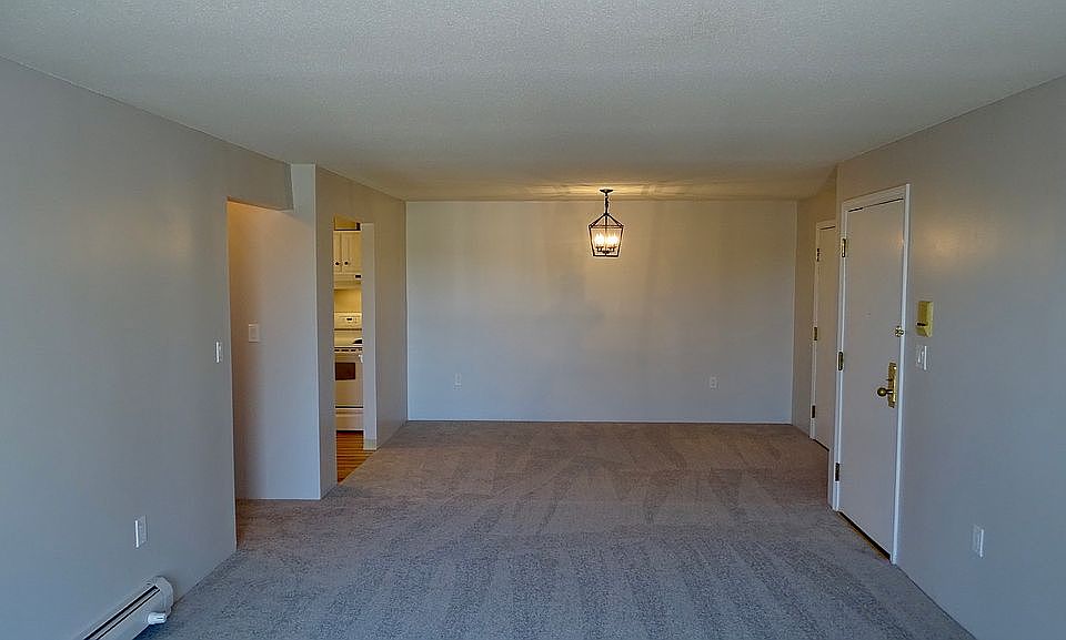 1st image of 7 Autumn Leaf Dr APT 8