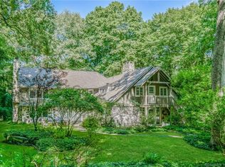594 Valley Rd, New Canaan, CT 06840