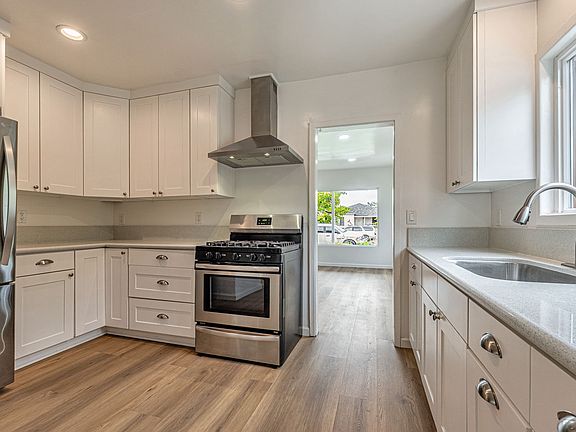 4th image of 12856 Rubens Ave